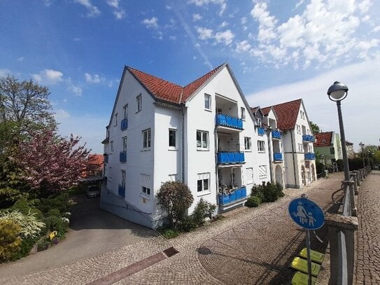 helle 2-Raum-Wohnung mit Balkon