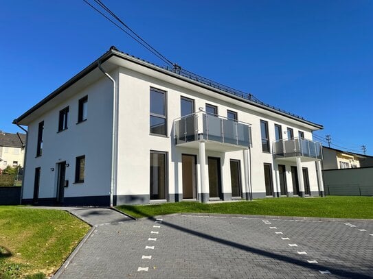 Familientraum! Grosszügige Neubau-Stadtvilla als Doppelhaushälfte