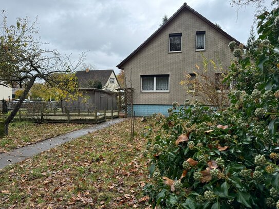 EFH mit viel Nebengelass, Tiefgarage, Carport, parkähnlicher Garten mit Teich in einer ruhigen, waldreichen Umgebung un…