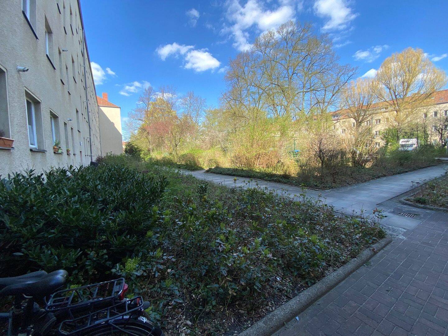 Großzügige Altbauwohnung mit Balkon (WG oder Paar geeignet) - Photo 1