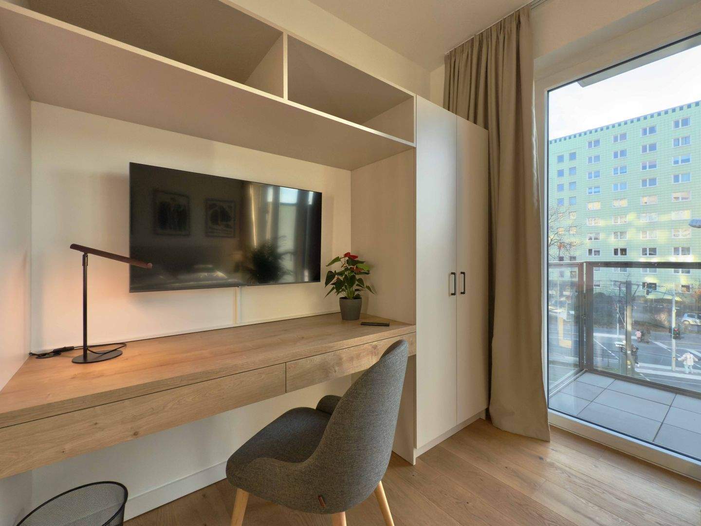 All-inclusive: Registration, mailbox, washing machine, Wi-Fi, and much more! - Photo 1