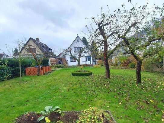 Traumhaftes Grundstück: Charmantes Einfamilienhaus mit großem Garten + Carport in bester Lage von HH-Wandsbek.