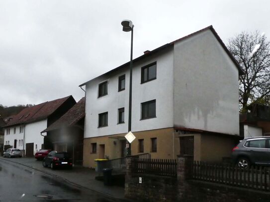 Geräumiges Einfamilienhaus mit teilweise ausgebauter Scheune und großer Garage