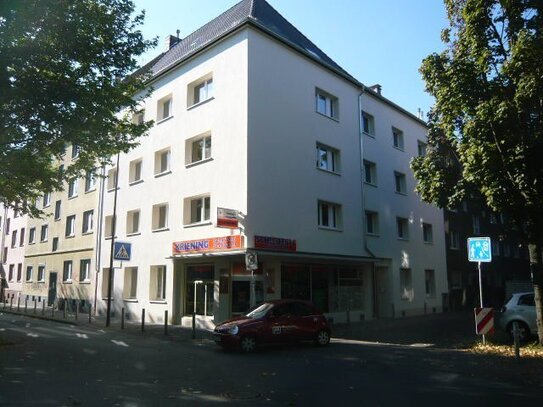 renovierte 2 Zimmer Wohnung WG tauglich im 1. Obergeschoss,