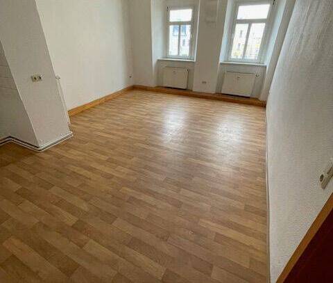 Großzügige Zwei-Zimmer-Wohnung im Herzen von Schneeberg
