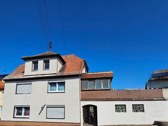 Kaufpreis VB! ZFH mit Potenzial! Selbstbezug/Kapitalanlage/Gewerbebetrieb in werbewirksamer LAGE! Garage/Stellplatz! VB.