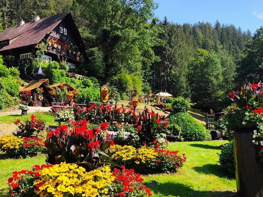 Historisches Jagd- und Forsthaus im Stile eines Schwarzwaldhofes, mit großem Park direkt am Hochwald