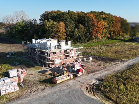 Neubau- ETW mit 3-Zimmern im Obergeschoss links - rechts auf knapp 81 m² Wohn- und Nutzfläche im KfW40 Standard in e...