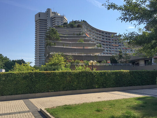 Großartige Architektur, fantastischer Fernblick: 3 Zimmerwohnung im Sonnenring 8. OG