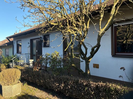 Natur nahes Reihenmittelhaus mit großem Keller und Garten in ruhiger Lage von Erlangen Büchenbach