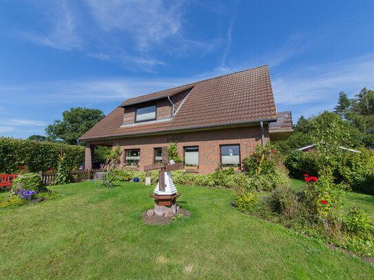 Zweifamilienhaus mit großem Garten in Ostseenähe