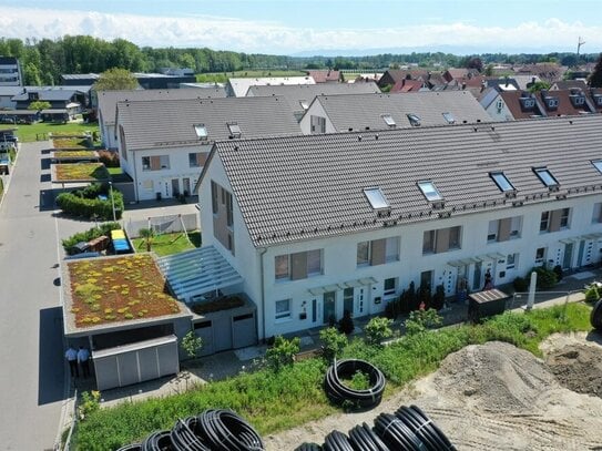 Reiheneckhaus mit zwei Carports für junge Familie in Meckenbeuren