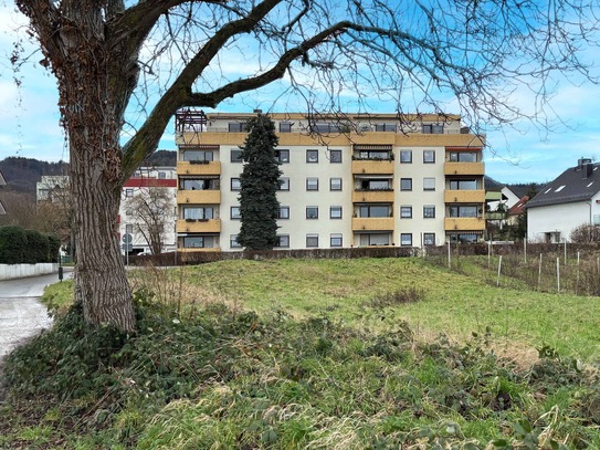 Lichtdurchflutete 4-Zimmer-Wohnung mit Sonnenbalkon und Feldblick