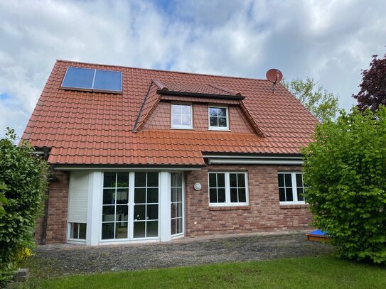 Einfamilienhaus mit Garten und Doppelcarport in Isernhagen KB