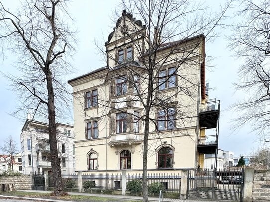 Bezaubernde 4-Zimmer-Wohnung mit Balkon in repräsentativer Jugendstilvilla im Barockviertel