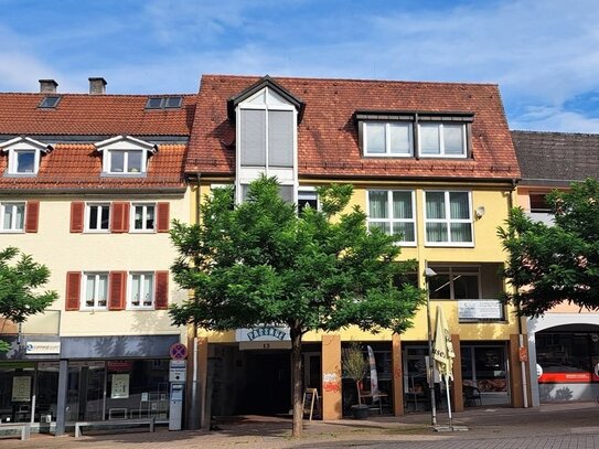 Geräumige Wohneinheit mit Aufzug und Loggia im Stadtzentrum