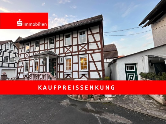 Bauernhaus mit viel Land und Nebengebäuden