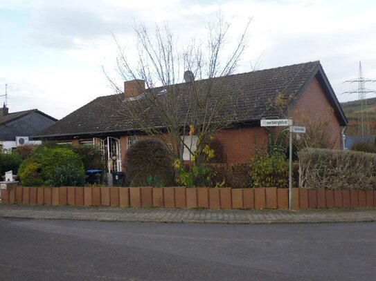 Großzügiger Einfamilien-Bungalow mit Einliegerwohnung und Ausbaureserve in Windesheim