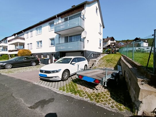 Mehrfamilienhaus / Doppelhaushälfte mit Balkon