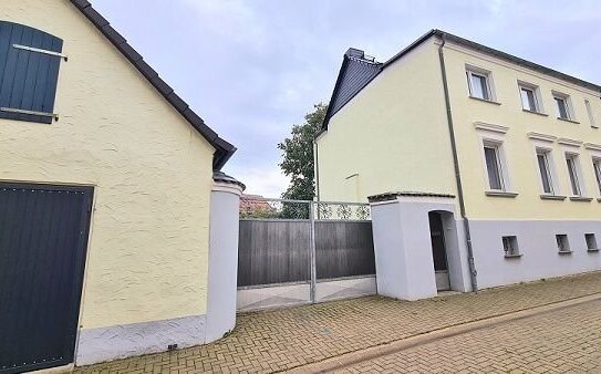 GROßZÜGIGES WOHNHAUS IDEAL ALS EIN-ODER ZWEIFAMILIENHAUS