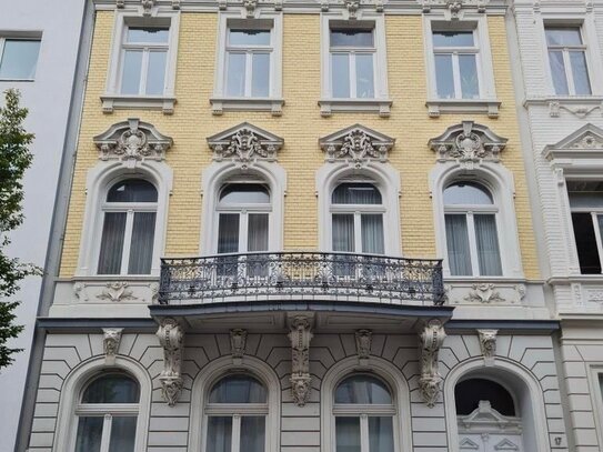 HOFGARTEN - NÄHE STANDESAMT - MODERNE HELLE ALTBAUWOHNUNG - HOHE DECKEN - PARKETT