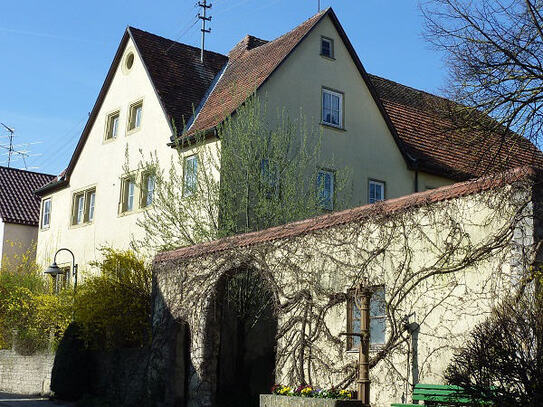 Histor. Wohnhaus mit Nebengebäuden - ehem. landw. Anwesen