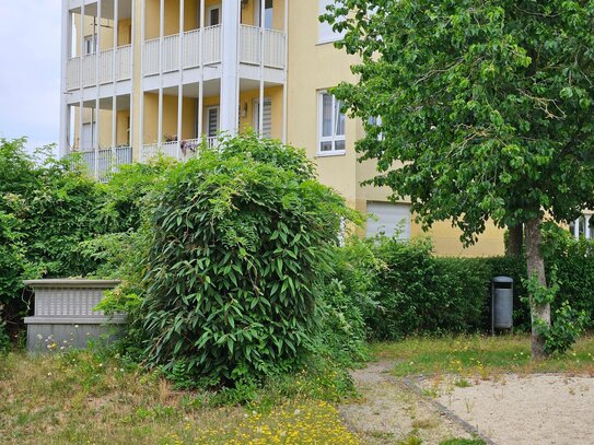 Kapitalanlage, vermietet: 2-Raum-Wohnung im 1. Obergeschoß. Balkon. Tiefgaragen-Stellplatz (abschließbare Boxe)