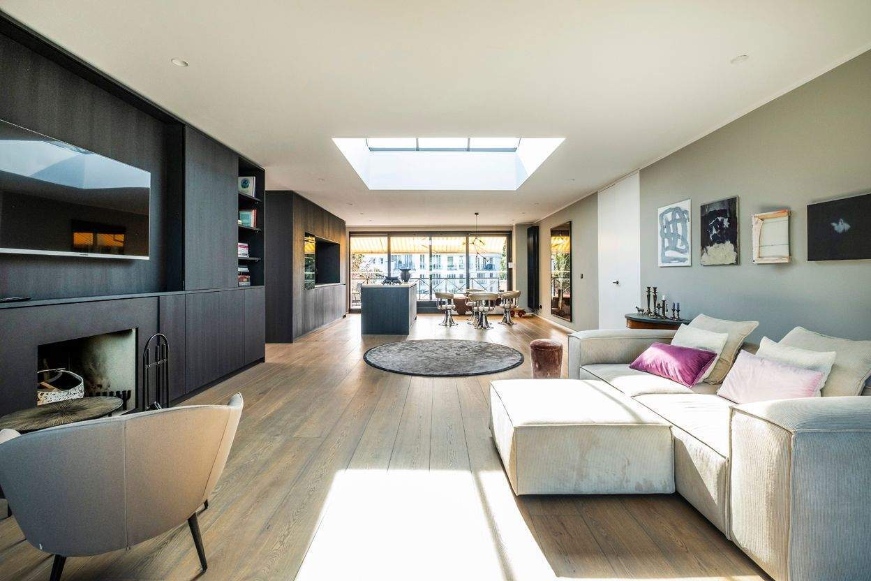 Perfekt gestaltetes Penthouse mit zwei TG-Stellplätzen im Stadtpalais am Harvestehuder Weg