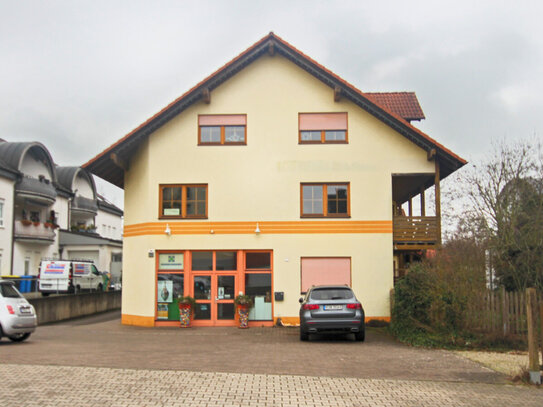 Vermietetes Wohn- & Gewerbe Haus mit vielen Stellplätzen in ruhiger Mischlage von Bruchköbel