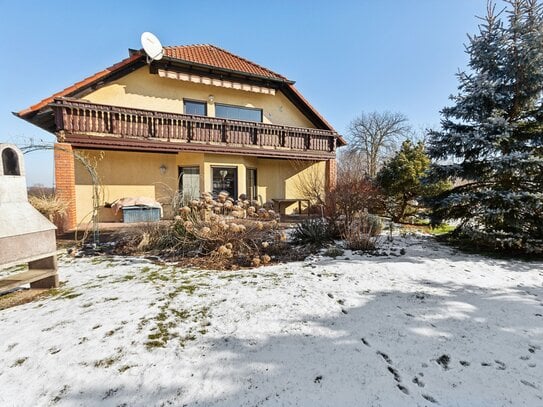 Großes Einfamilienhaus mit Einliegerwohnung, Garage und großem Grundstück in der Waldsiedlung Werdau