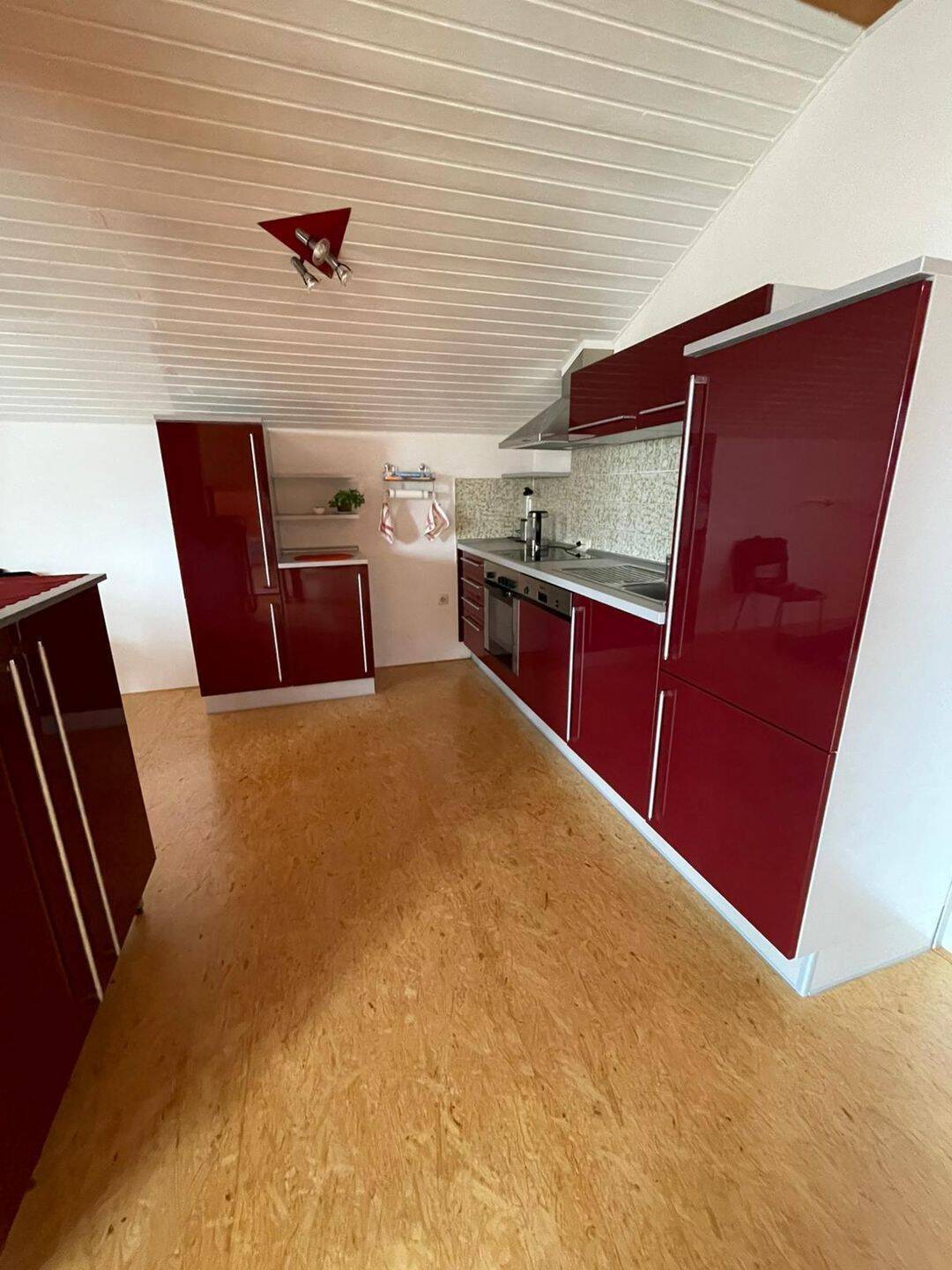                                                               Wundersch&ouml;ne, gro&szlig;z&uuml;gige 2,5-Zimmer-Wohnung zu vermieten.                                                       in Laaber (Regensburg)