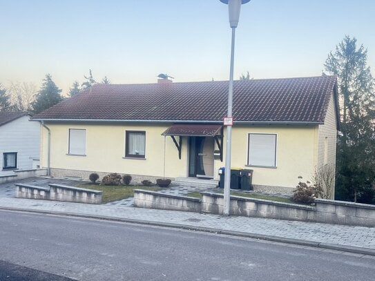 Freistehendes Einfamilienhaus mit Einliegerwohnung in Ensheim