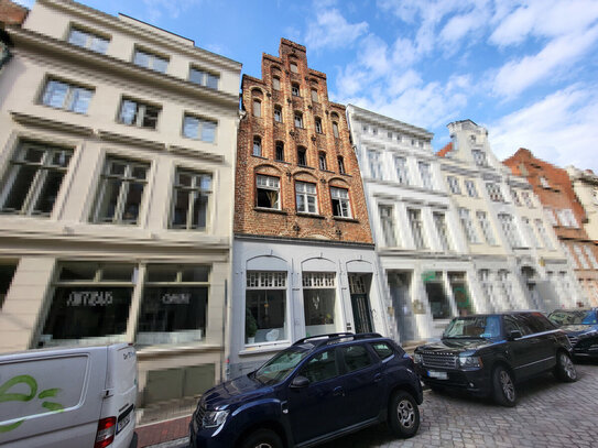 Exklusiv! 4-Zi. Altbau-Wohnung mit einzigartiger Raumaufteilung in der Lübecker Altstadt, Mengstraße