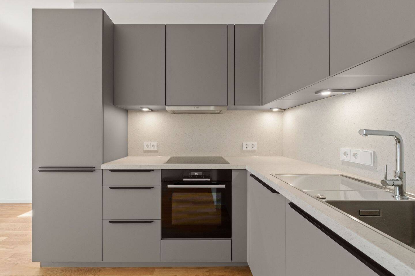 Neubau Erstbezug * 2 Zimmer Wohnung im 4.OG * Balkon - Photo 1