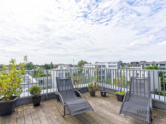 Schickes Penthouse mit Dachterrasse, 4 Zimmern, Kamin, 2 Bädern und Einbauküche in Düsseldorf Flehe!