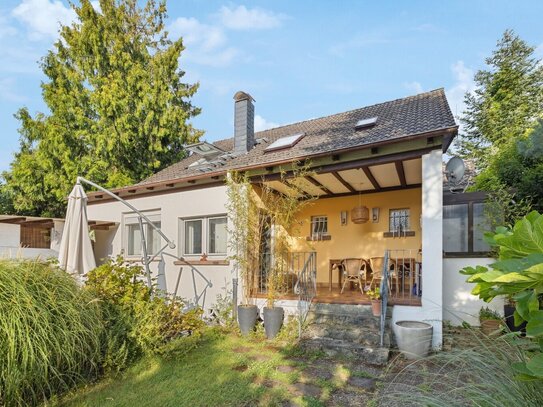 Einfamilienhaus mit großem Grundstück und zusätzlichem Bauplatz