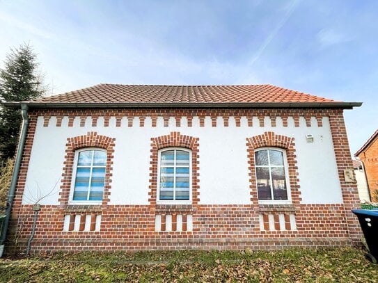 Einfamilienhaus in ruhiger Lage auf großem Grundstück mit großem Nebengebäude