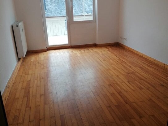 Tolle 5-Zimmer-Wohnung mit großem Balkon - ruhig gelegen, renoviert