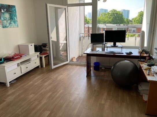 2 Zimmer (62qm, Loggia, möbliert) für 12 Monate, auch für Paare