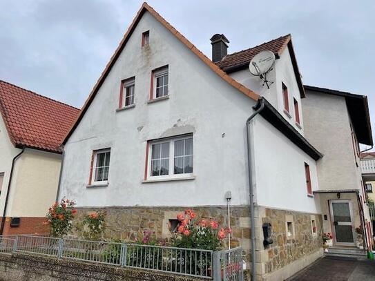 In ruhiger Wohnlage mit Balkon: Großzügige, helle 4 Zimmer-Wohnung in Biebertal, Am Mühlberg 6