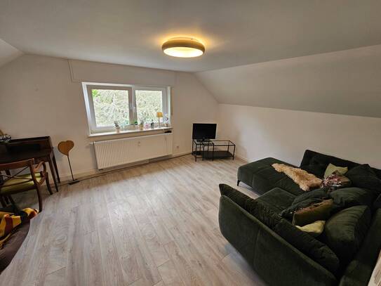 Schicke DG-Wohnung, energtisch saniert in ruhiger Lage