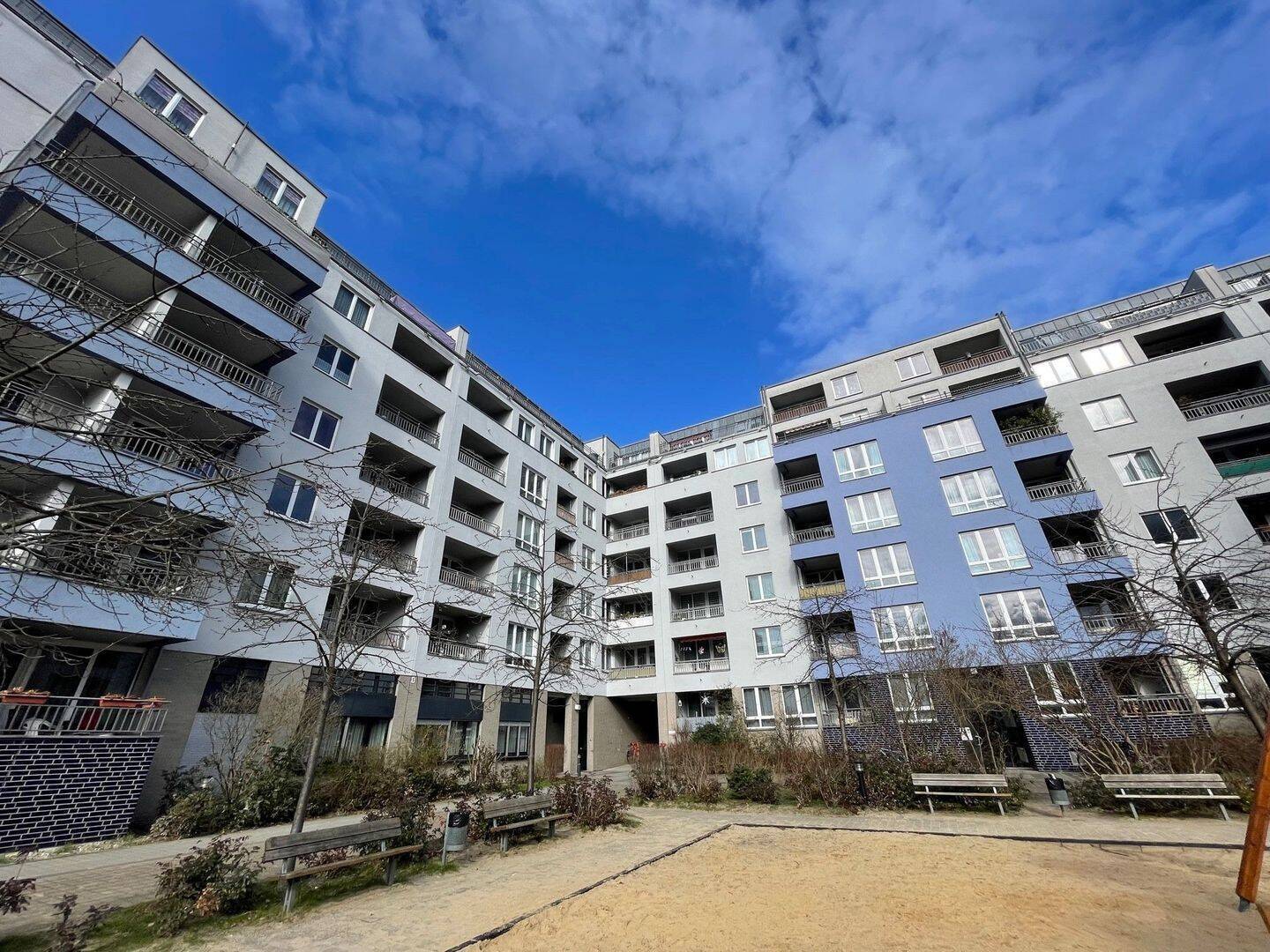 Großzügige 2-Zimmer-Dachgeschoss-Wohnung mit Weitblick! - Foto 1