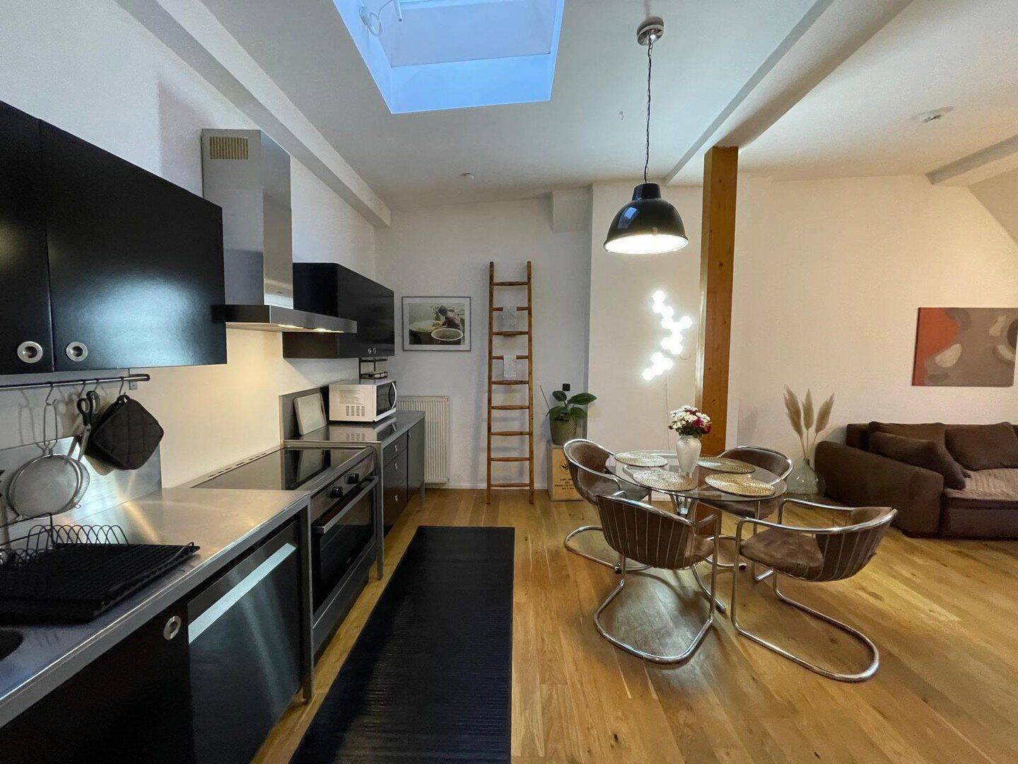 Attic & Fully Furnished: 2 Rooms, 1 Bath, Balcony, Cellar, Central, Garden, Quiet Area - Foto 1