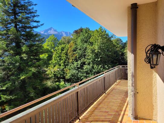 3-Zimmer-Whg. mit Bergblick-Balkon, Einbauküche und Kachelofen