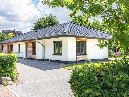 Erstbezug und Seniorengerecht: Bungalow/Endhausteil mit Terrasse und Garten in Schülp bei Rendsburg