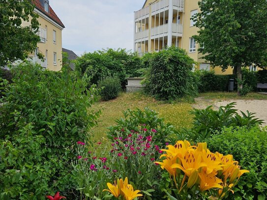 Kapitalanlage, vermietet: 2-Raum-Wohnung im 1. Obergeschoß. Balkon. Tiefgaragen-Stellplatz (abschließbare Boxe)