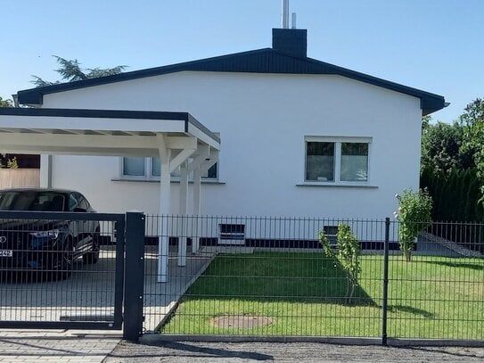 Freistehender barrierefreier Bungalow in ruhiger Lage von Leipzig mit bebaubarer Grundstücksfläche von Privat