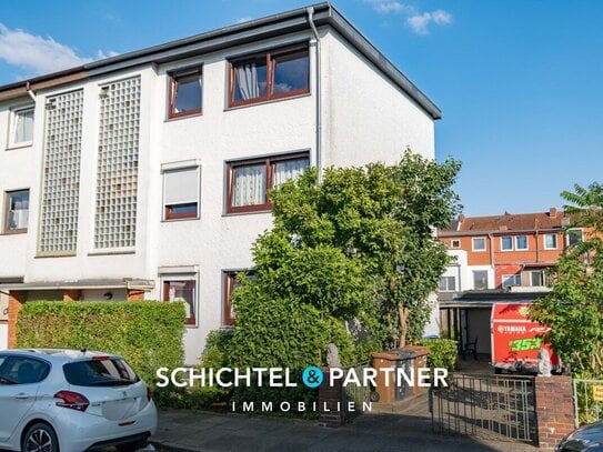 Huckelriede | Gepflegtes 3-Parteienhaus mit Garten und Garagen in Top-Lage