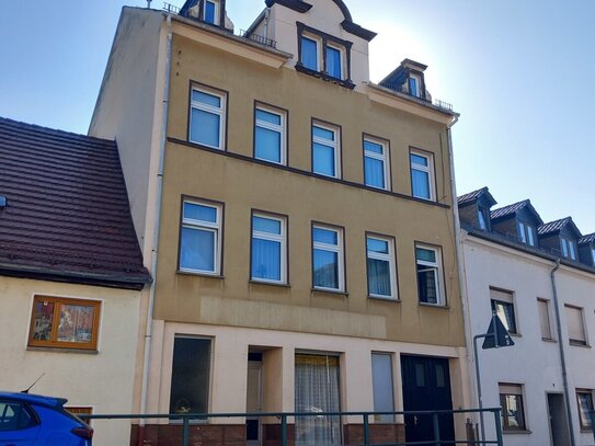 Stadthaus mit Potential! Wohnhaus, Innenhof und Werkstatt/Lagerhalle im Zentrum von Crimmitschau