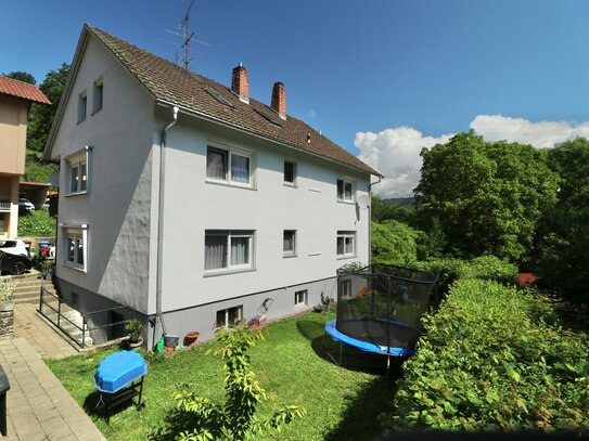 Gepflegtes Dreifamilienhaus mit Garten und Carport in ruhiger Lage von Wehr